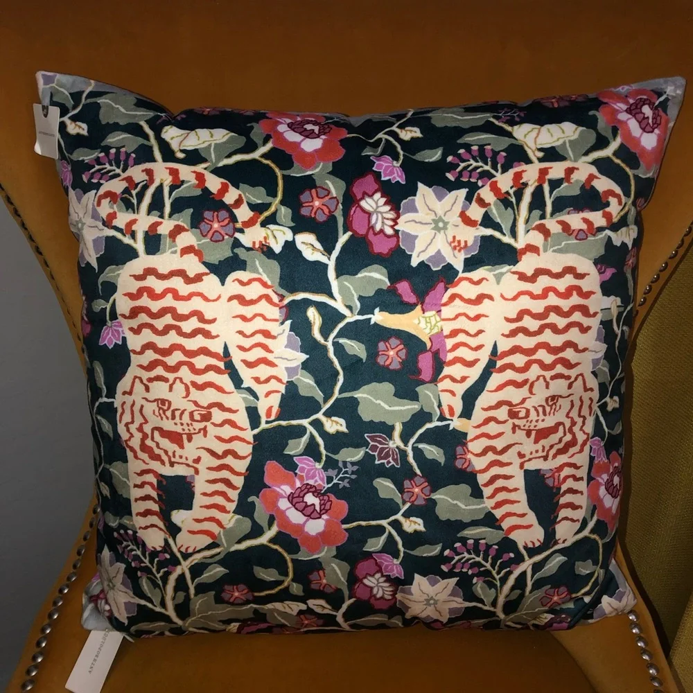 New Anthropologie Home Decor Millie Cotton Velvet Throw Pillow Tigers 20x20